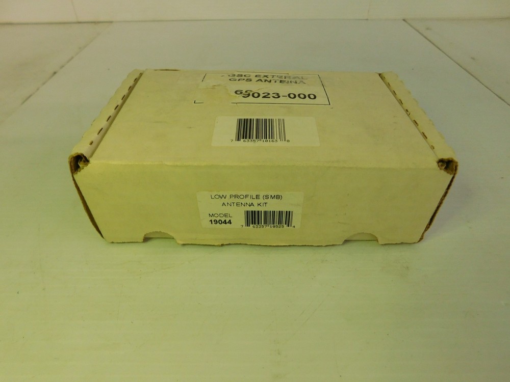 LOW PROFILE SMB ANTENNA KIT MODEL 19044 (NYG44)