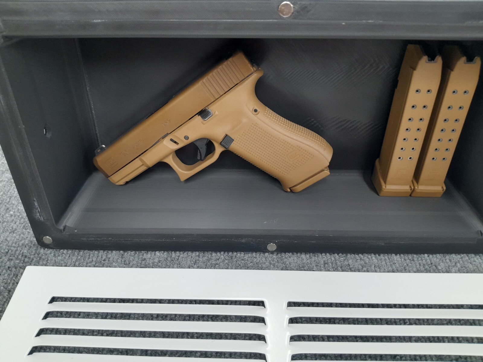 Hidden Wall Safe Air Vent Cover Secures Jewelry, Valuables, Cash guns.