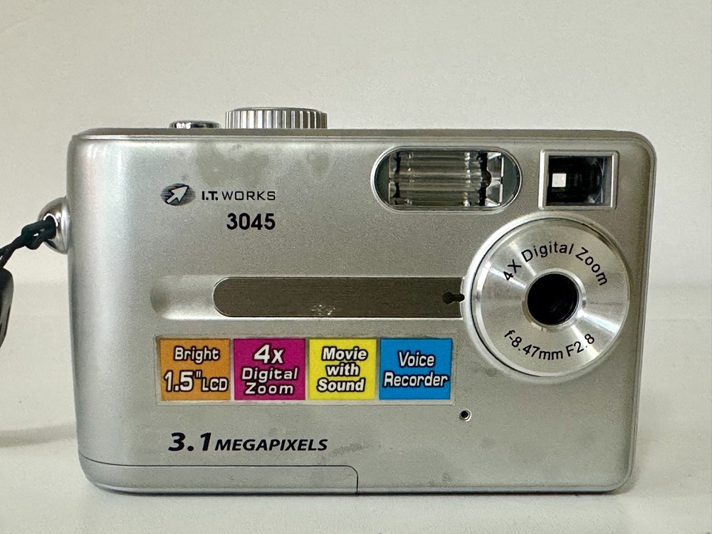 IT Works 3045 3.1MP Compact Digital Camera Silver, Fully working