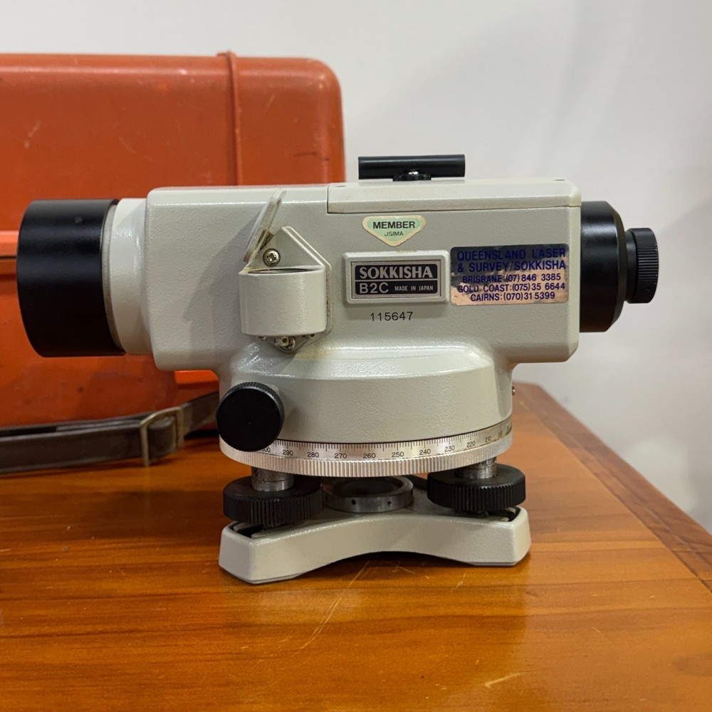 SOKKISHA B2C ENGINEERS' AUTOMATIC LEVEL - With accessories & Case - Made Japan.