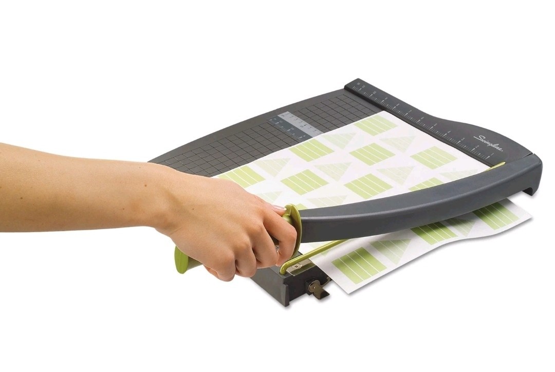 Swingline ClassicCut Lite Paper Trimmer 10 Sheets Durable Plastic Base 13 x 19