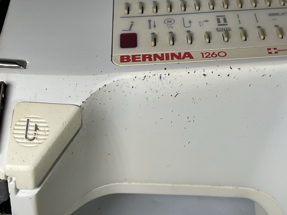 Bernina 1260 Sewing Machine READ