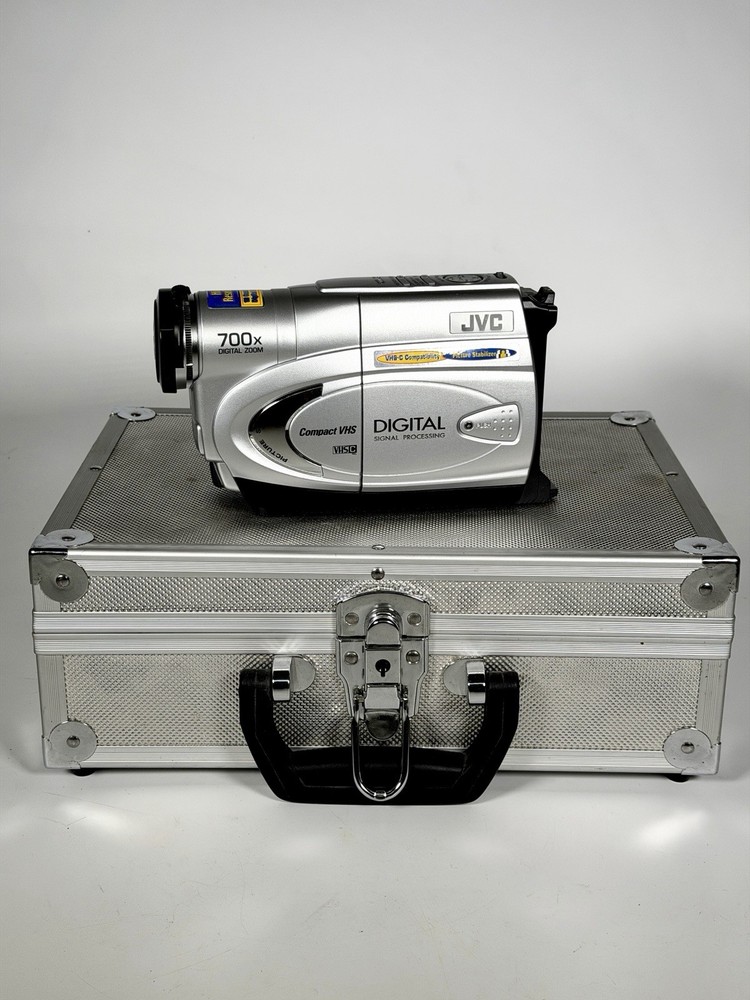 JVC GR-FX16EK Compact VHS Camcorder with Lockable Aluminium Case & Keys Untested
