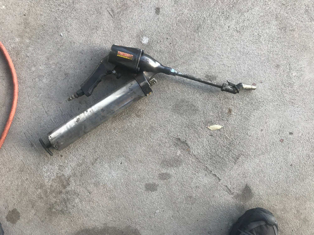 Craftsman Continuous Flow Pneumatic Grease Gun. 875-199590