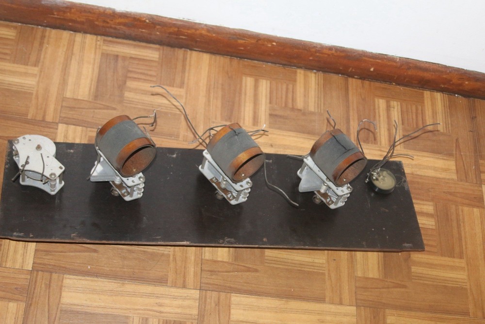 From 1920's GAROD Radio Multiple air-core inductor , variable capacitor, dials