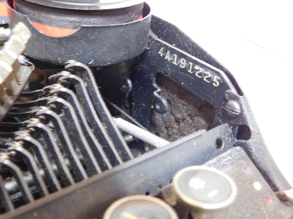 1947 Smith-Corona Sterling 4A Typewriter w/ Case