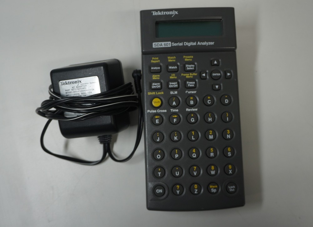 Tektronix SDA 601 Digital Analyzer w/ Tektronix AC Adapter