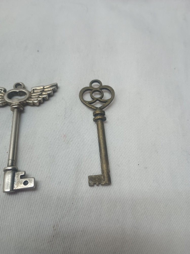 2 Skeleton Keys Decorative