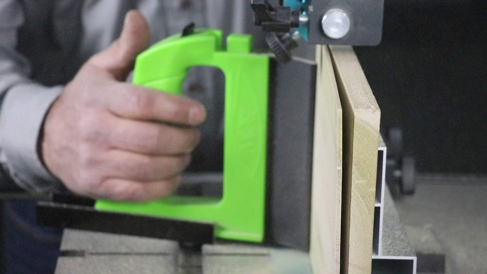 GuidePRO Green Saw Precision Cutting Tool with Adjustable Silicone Feather