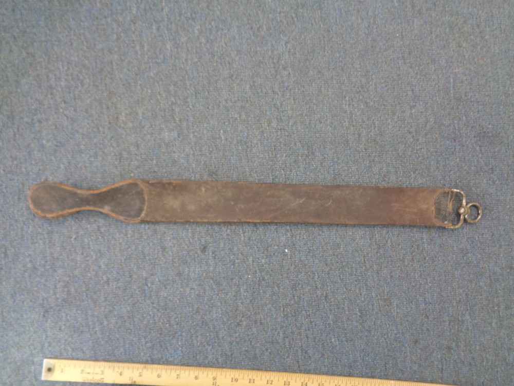 VINTAGE LEATHER RAZOR STROP