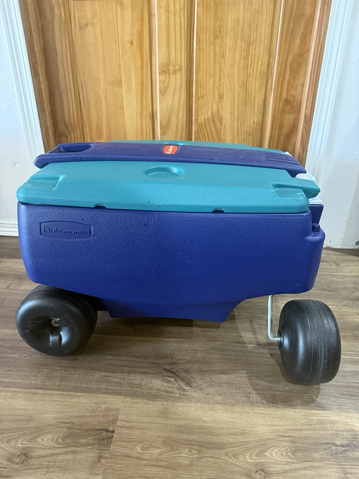 Rare 1996 Vintage Rubbermaid Rolling 60qt Cooler Wagon Blue/Green 4-Wheel 1860