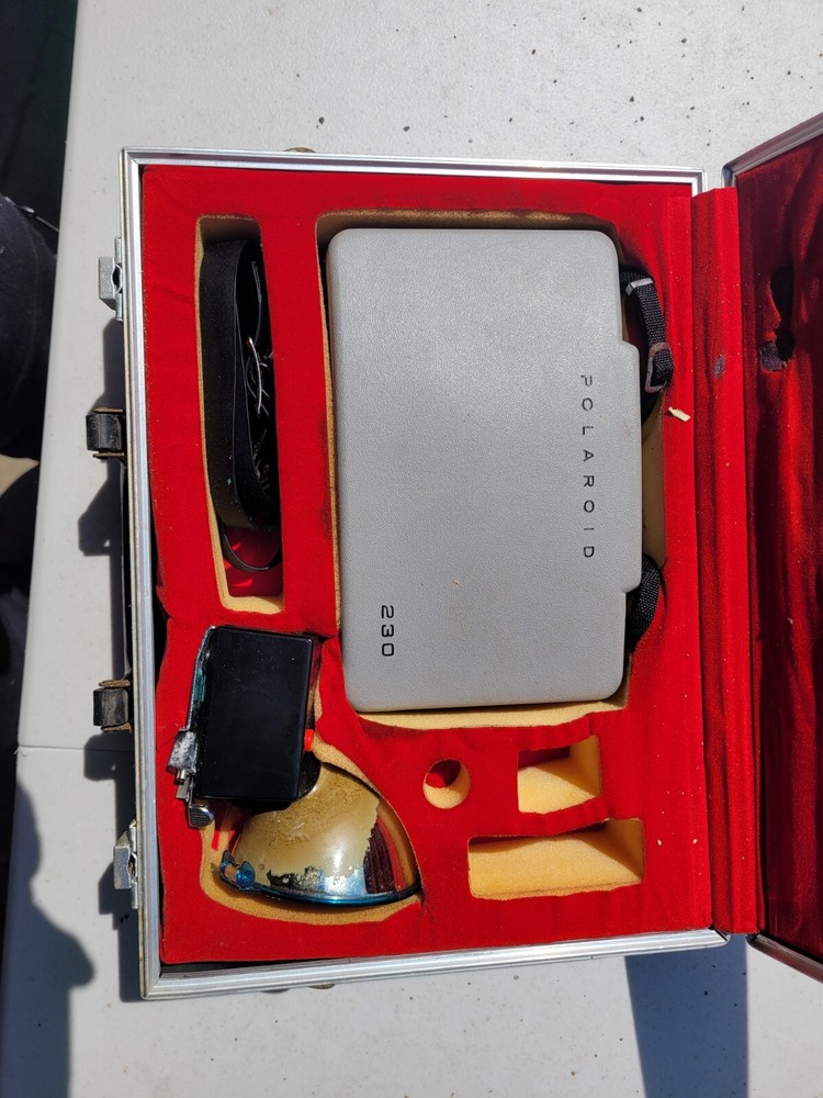 Vintage Polaroid Automatic 250 Land Camera w/ Case, Strap Untested