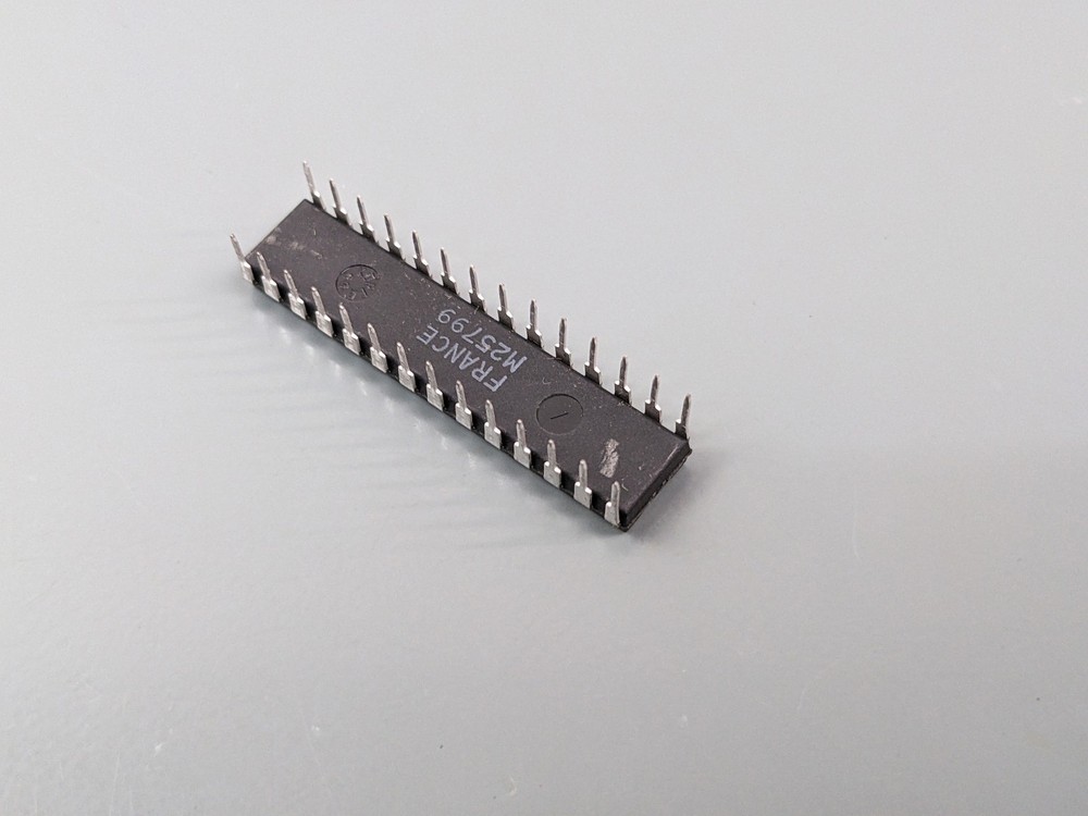 (4) HM3-65756F-5 Parallel SRAM ICs, 256Kbit (32K x 8bit) RAM Memory DIPs