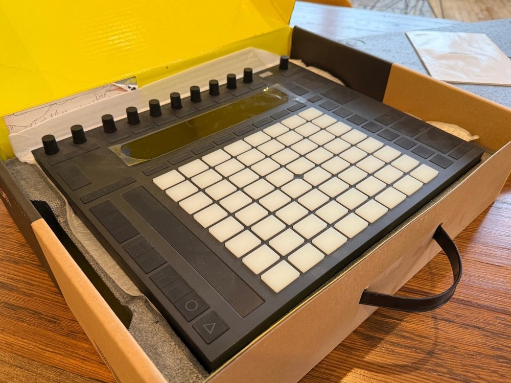 Ableton Push 2 MIDI Controller - Excellent Condition w/ Original Box + Accessori