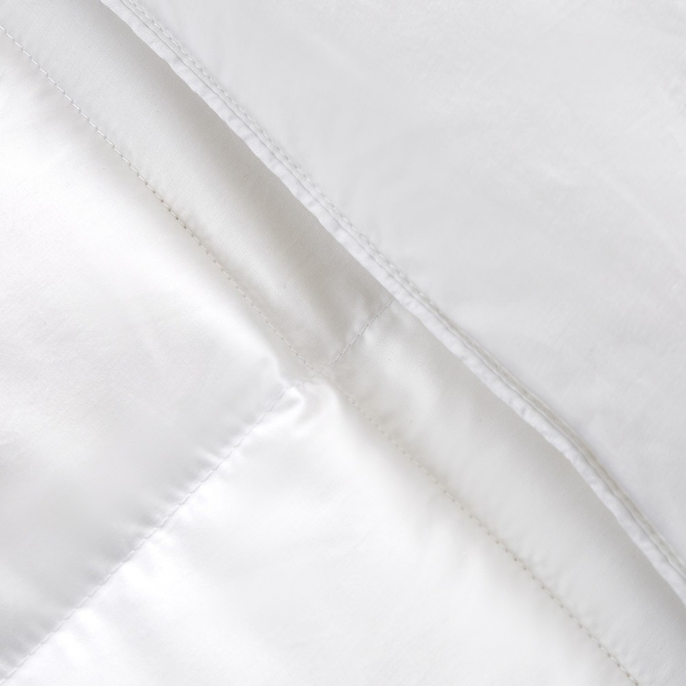 Serta 300 Thread Count White Down Fiber Comforter-Light Warmth