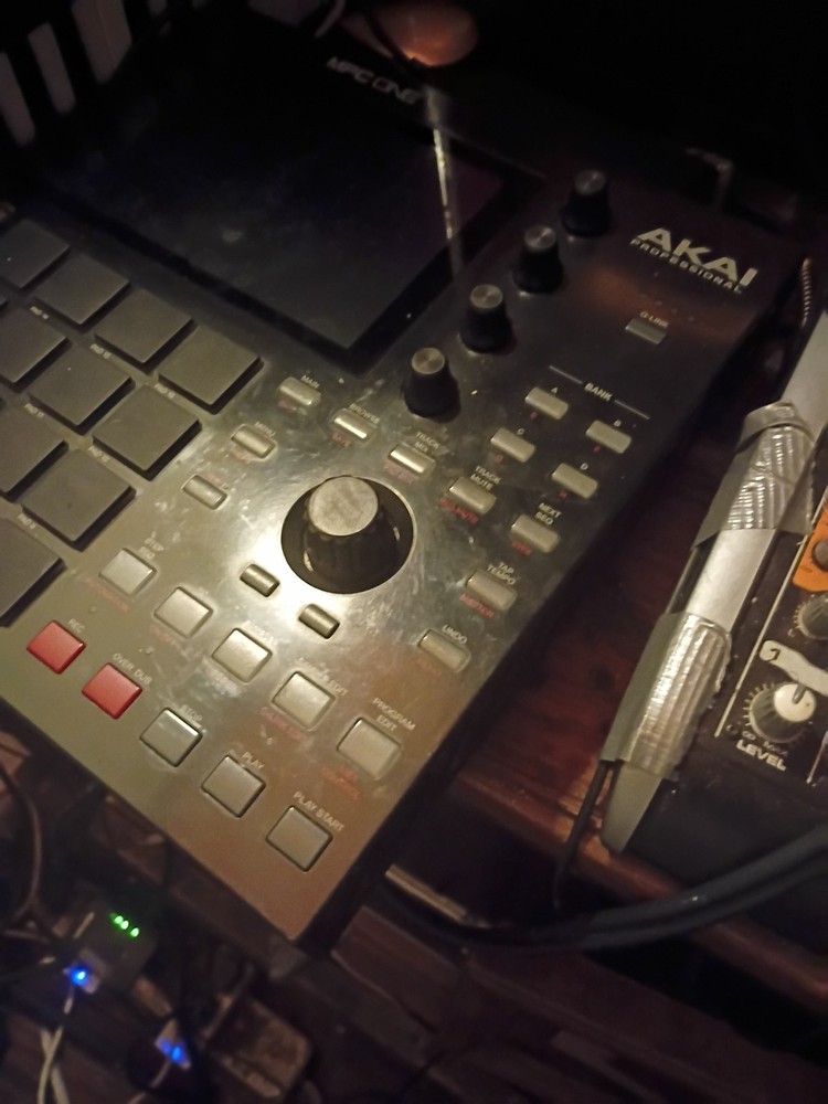 AkainMPC One Drum Machine Sampler/Sequencer Tested Working