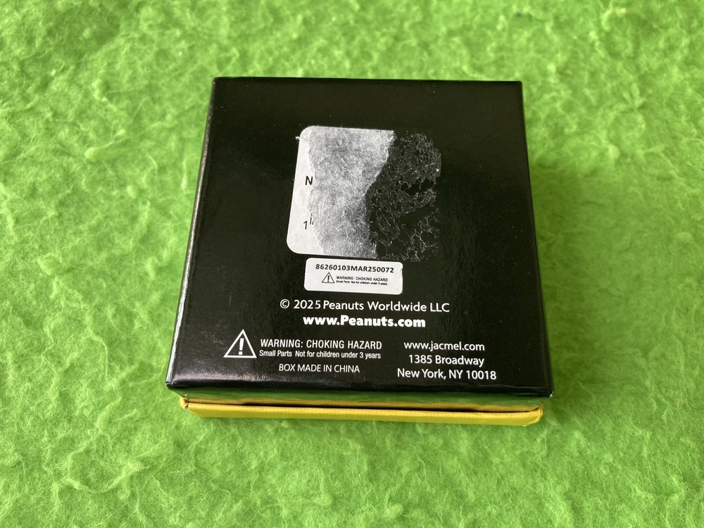 Peanuts Snoopy Gift Box 3x3x1.25 Yellow Black White Comic Strip Background Empty