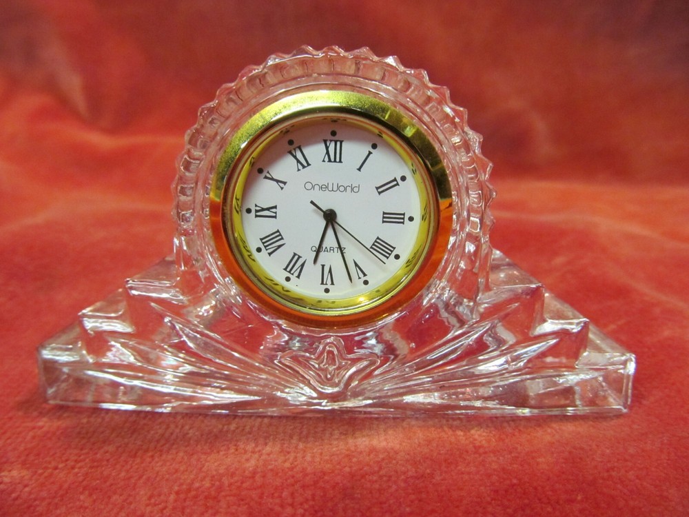 ONE WORLD QUARTZ CRYSTAL GLASS CLOCK