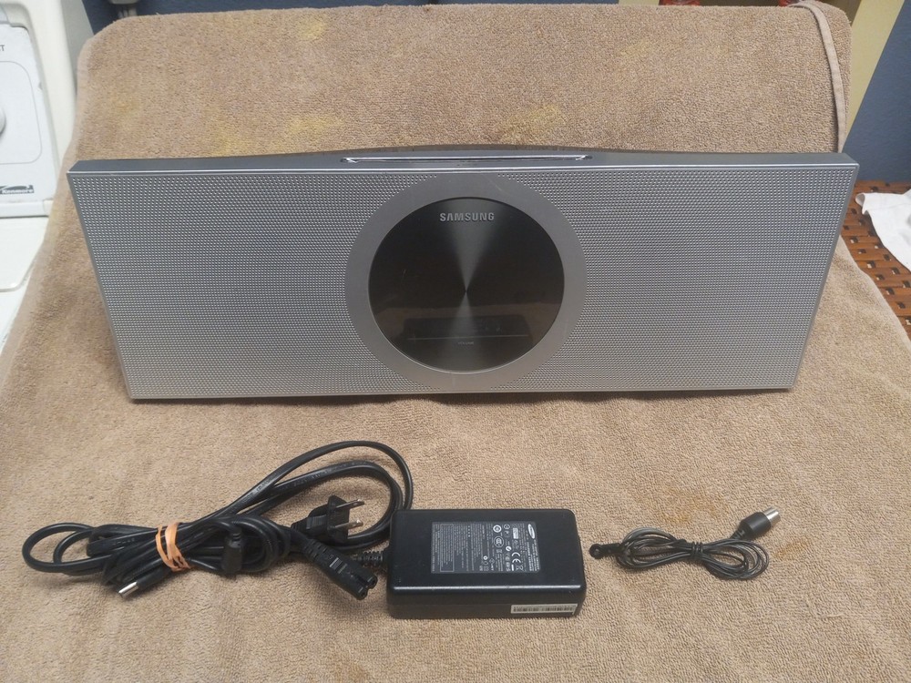Samsung MM-D470D Micro System DVD CD FM Player ipod Dock *No remote control*