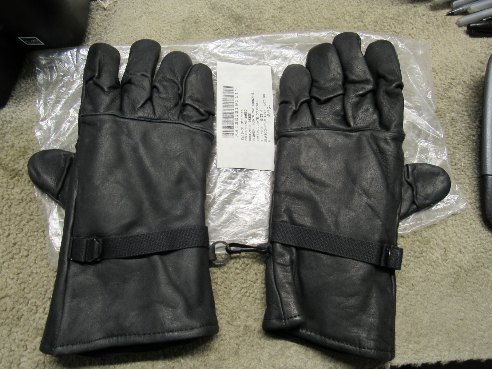 US Military Black Leather ICW Gloves Cold Wet Weather TO 14 Degrees Size 4 NOS