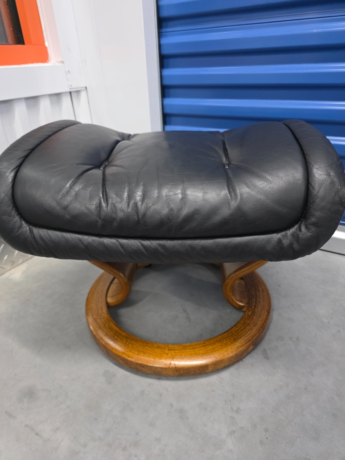 Ekornes Stressless Black Colored Leather Ottoman | Teak Stained Wood Base