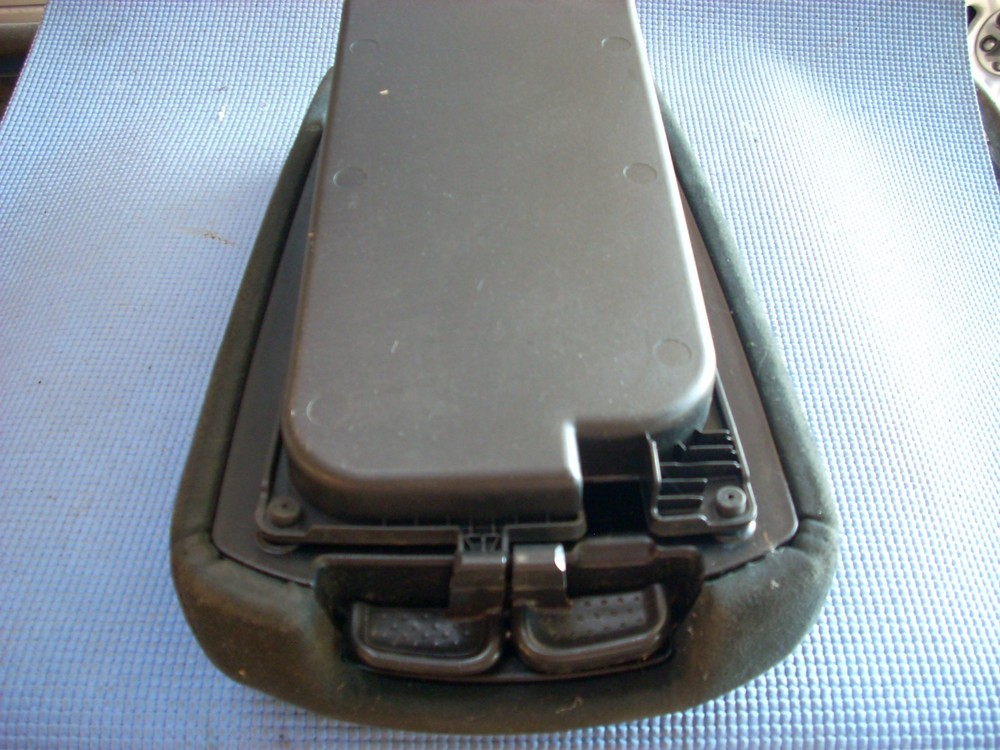 2016 NISSAN MAXIMA BLACK ARMREST