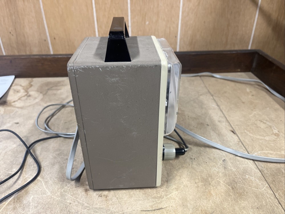 Heathkit VTVM Model IM-18 - Powers On