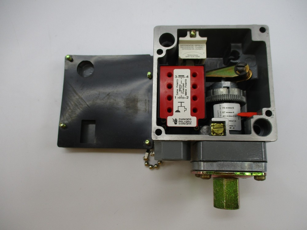 SQUARE D 9012GAW-4 SER. C 240PSI NSMP