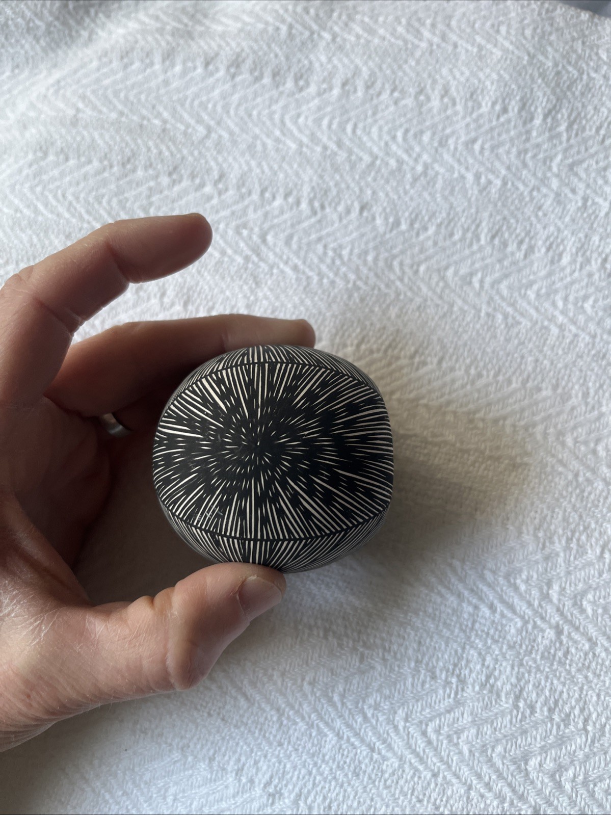 Southwest Native American Acoma Pueblo Pottery Signed Fine Line ‘Seed Pot’