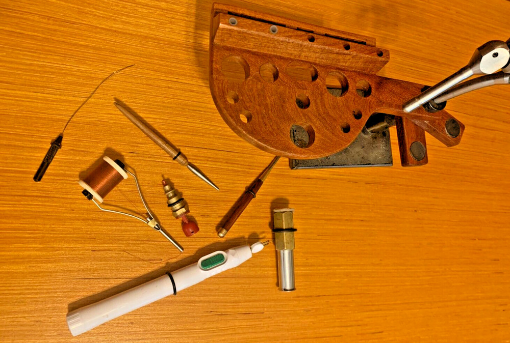 WADE'S FLY-TYING TOOL CADDY / THREAD AND BEAD ORGANIZER / AND QUICK DRAW KIT