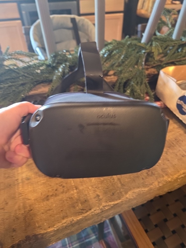 Quest 1 Oculus VR Gaming Headset With Controllers