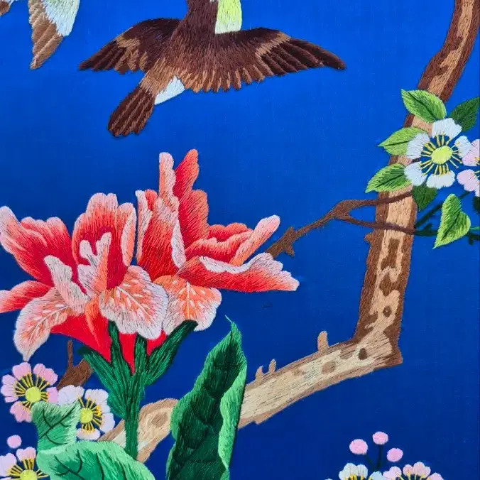 Embroidery Fan Screen - Handcrafted Artistic Work