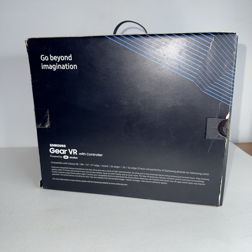 Samsung Gear VR SM-R324 with Controller Powered By Oculus New Opened Box