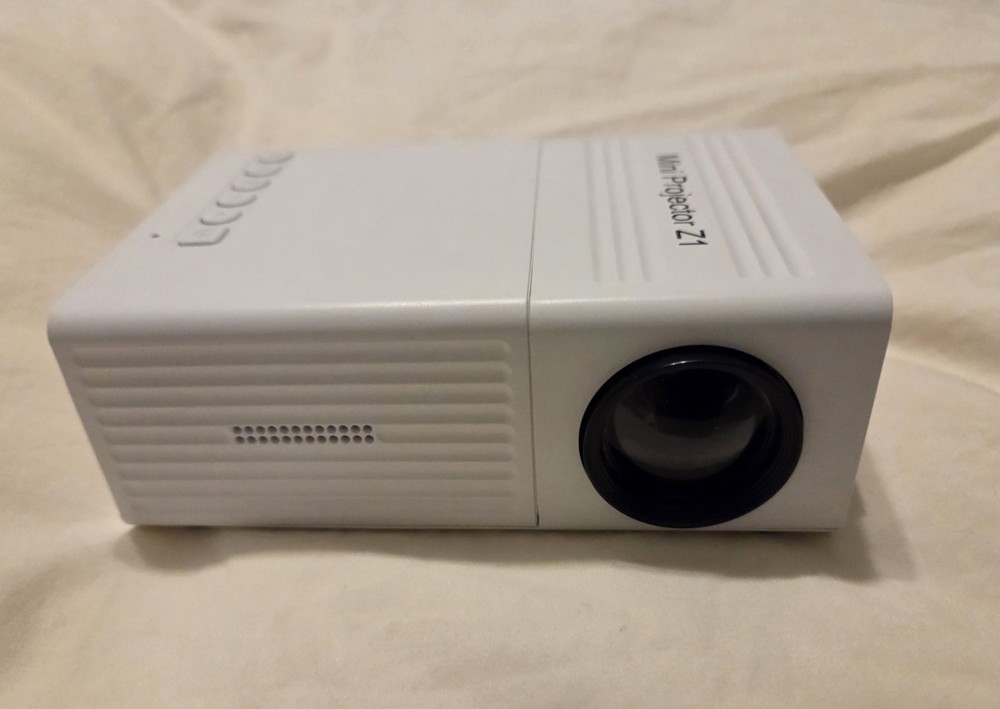 LED 1920 Lumens Mini Portable Projector 1080p HDMI