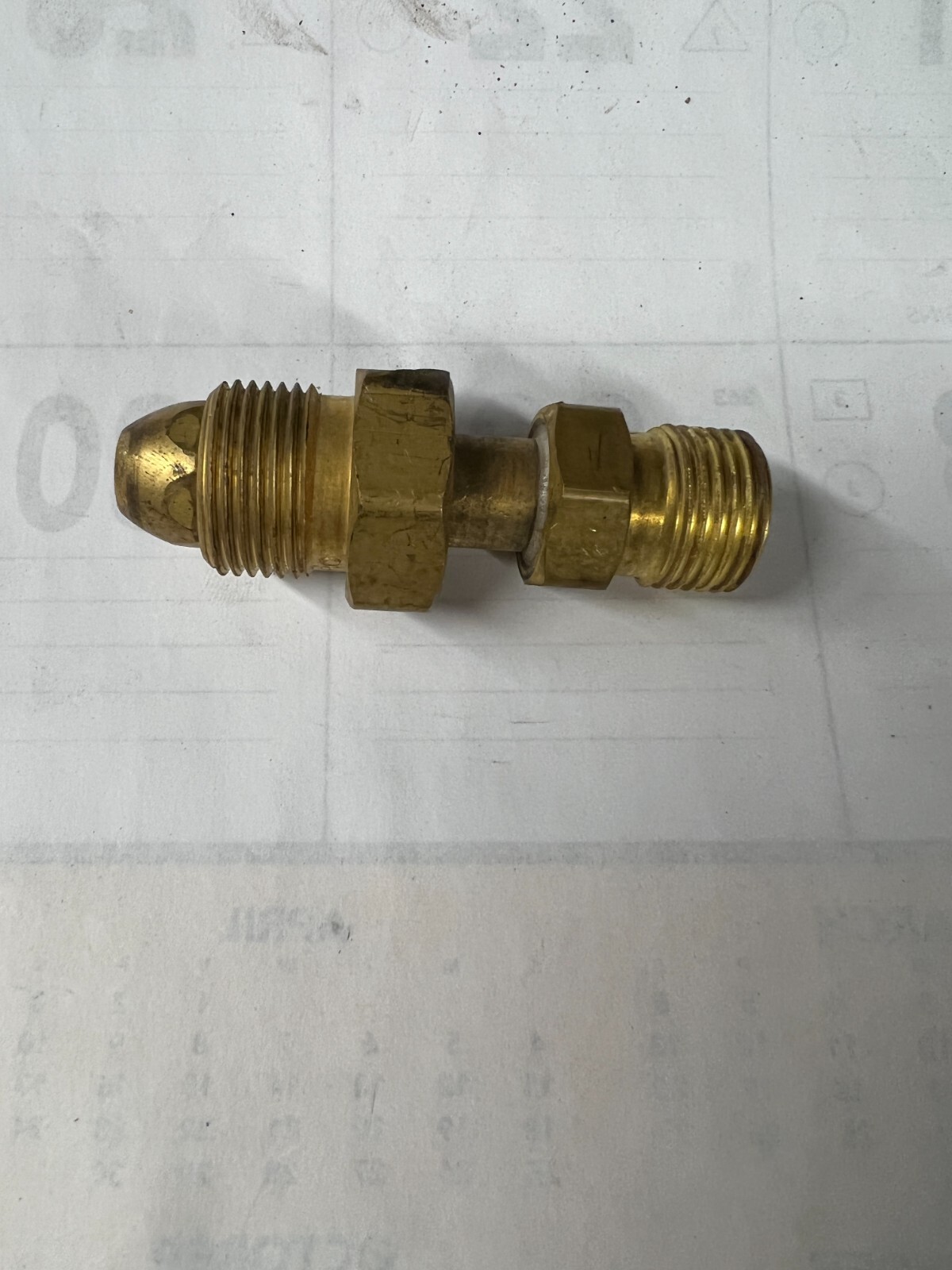 CGA-580 to CGA-320 Adapter Argon to CO2 - Superior A-882 / Western 810