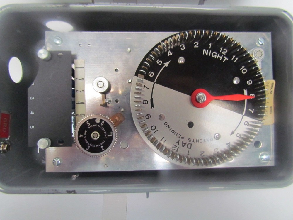 Zenith Controls 2496 FR-R 10A 120V 24hr Programable Timer Wall Mount