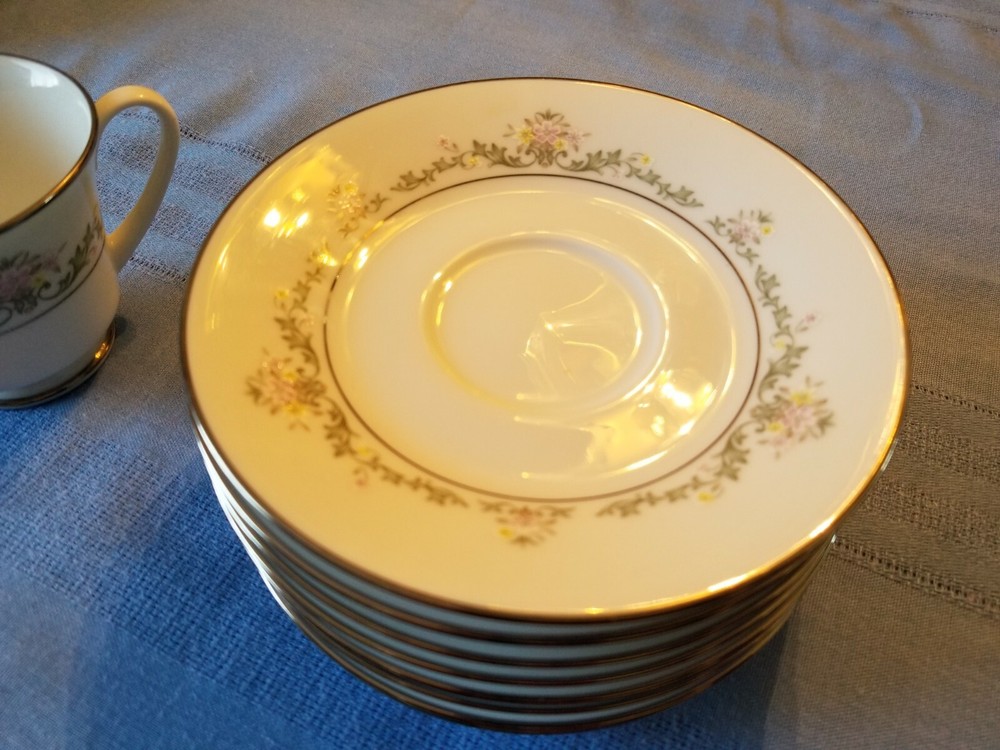NORITAKE EARLY SPRING , Dinnerware Set , Pattern 2362 , 50 pieces Fine China