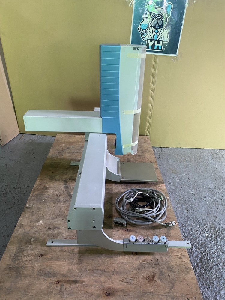 Thermo TriPlus AS Autosampler – w/ Cables, Cracked Cover Panel, Untested