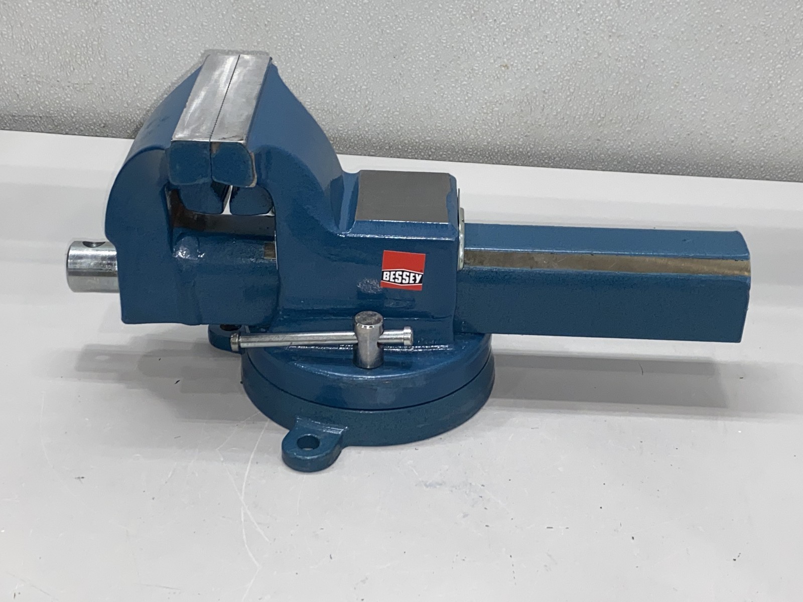 Bessey 6" Industrial Swivel Base Bench Vise W/Pipe Clamp No Handle BV-DF6SB