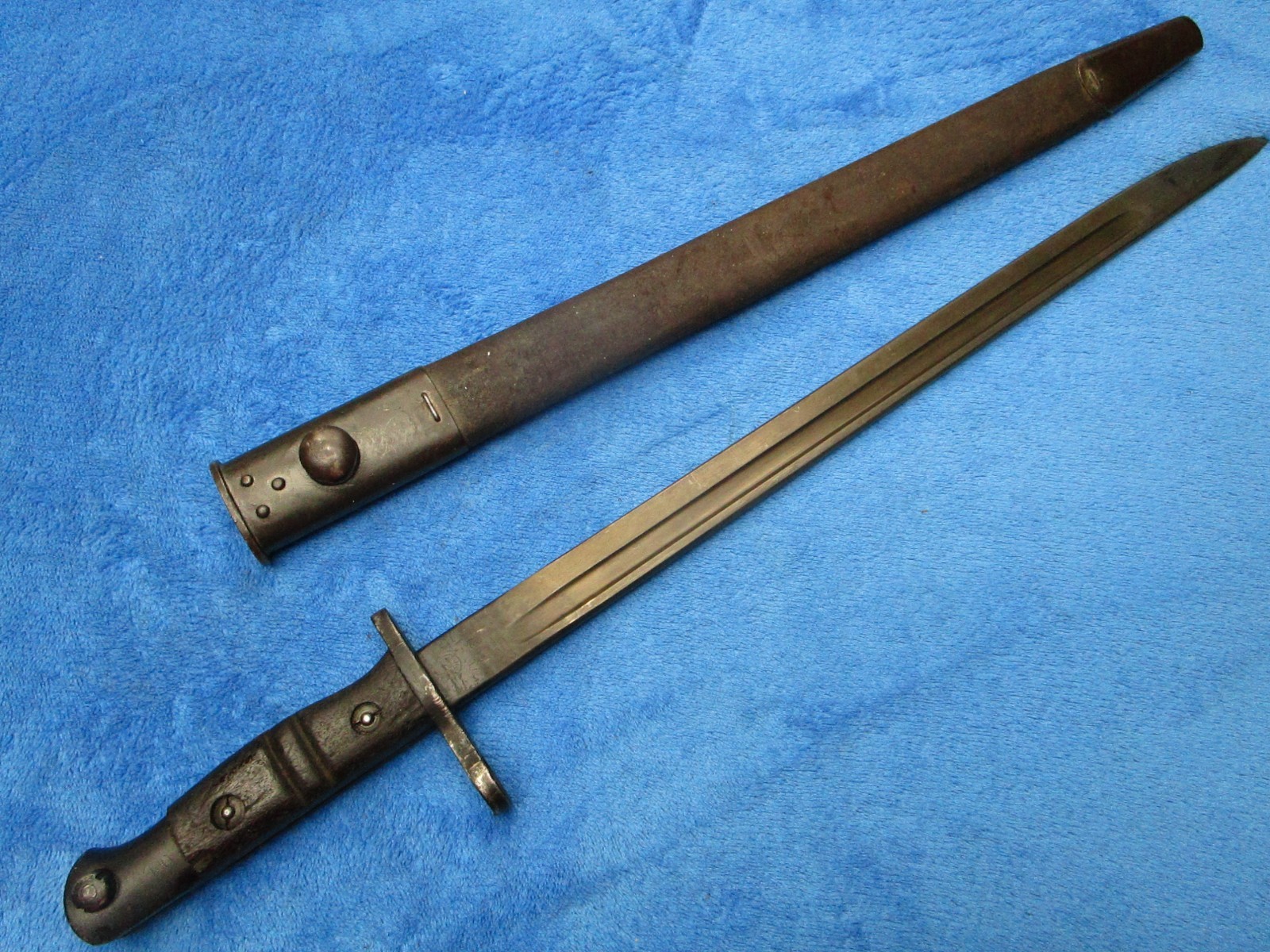 VINTAGE ORIGINAL US MADE BRITISH M1913 BAYONET AND SCABBARD MAKER REMINGTON 1917
