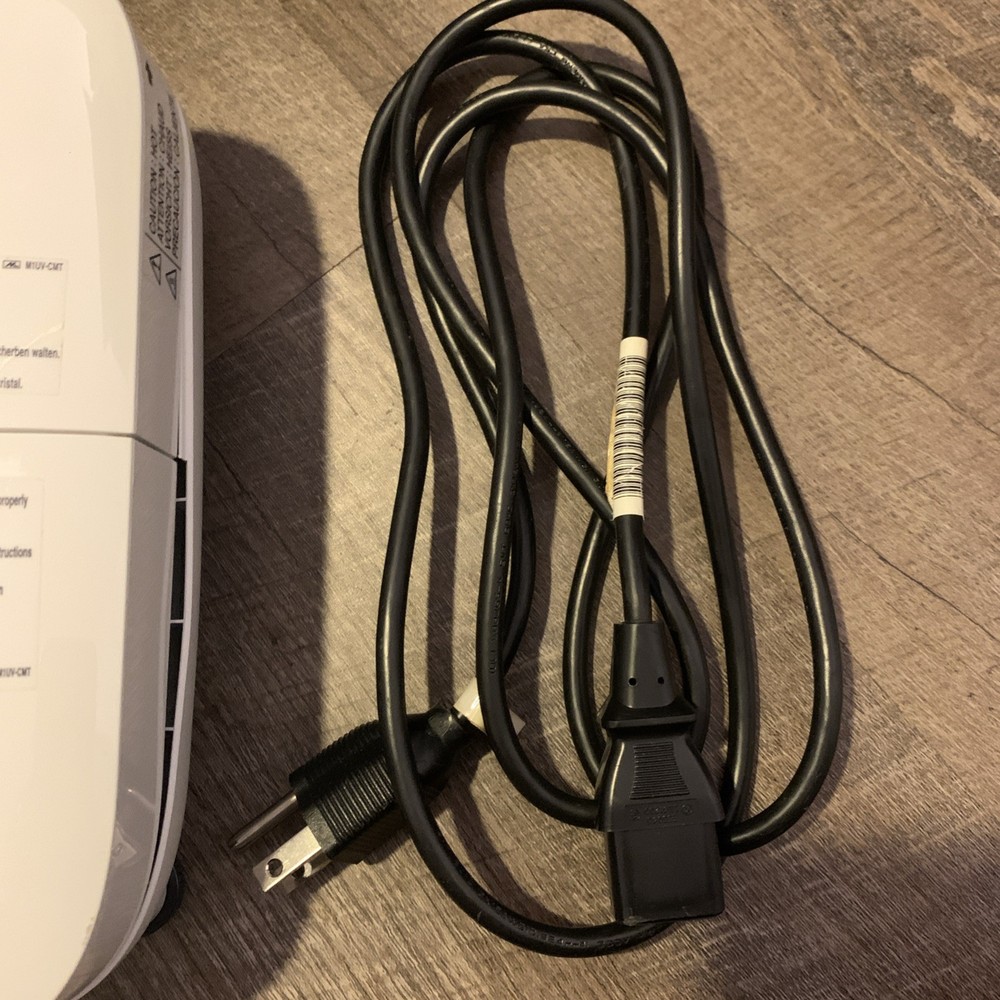 Epson EX3200 Digital LCD Projector H369A Power Cord + Bag POWERS ON UNTESTED