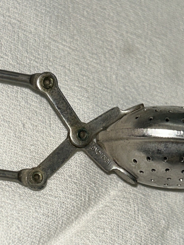 Vintage Tea STRAINER SPOON Latch Diffuser Brew HONG KONG Squeeze Handle
