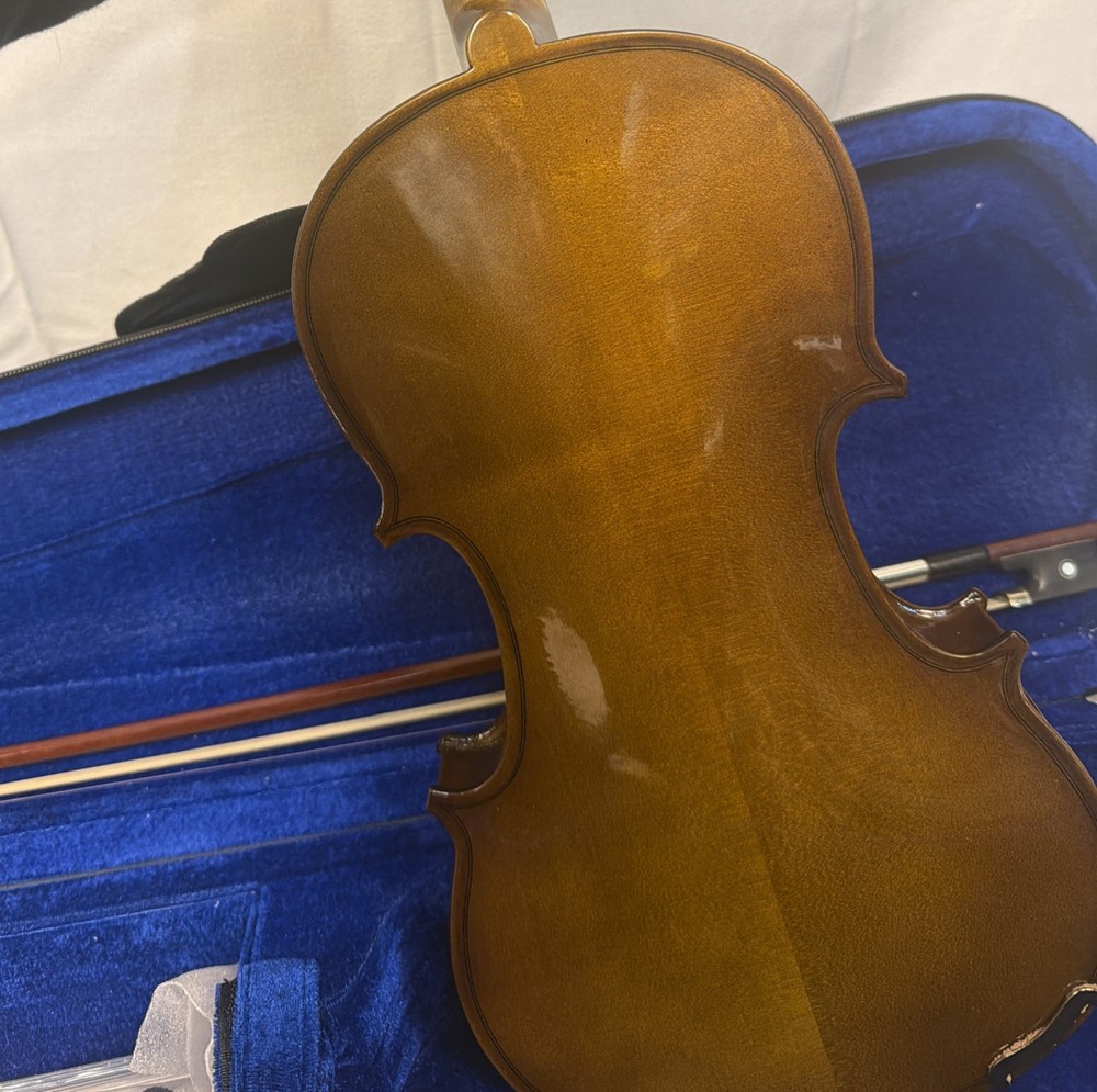 Stentor 1400 Stentor Student 4/4 Violin with Case & Bow Missing String
