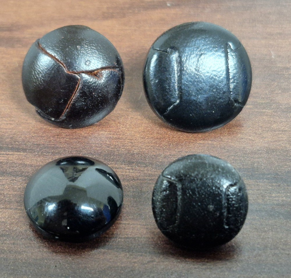 4 Vintage Buttons (Derma)