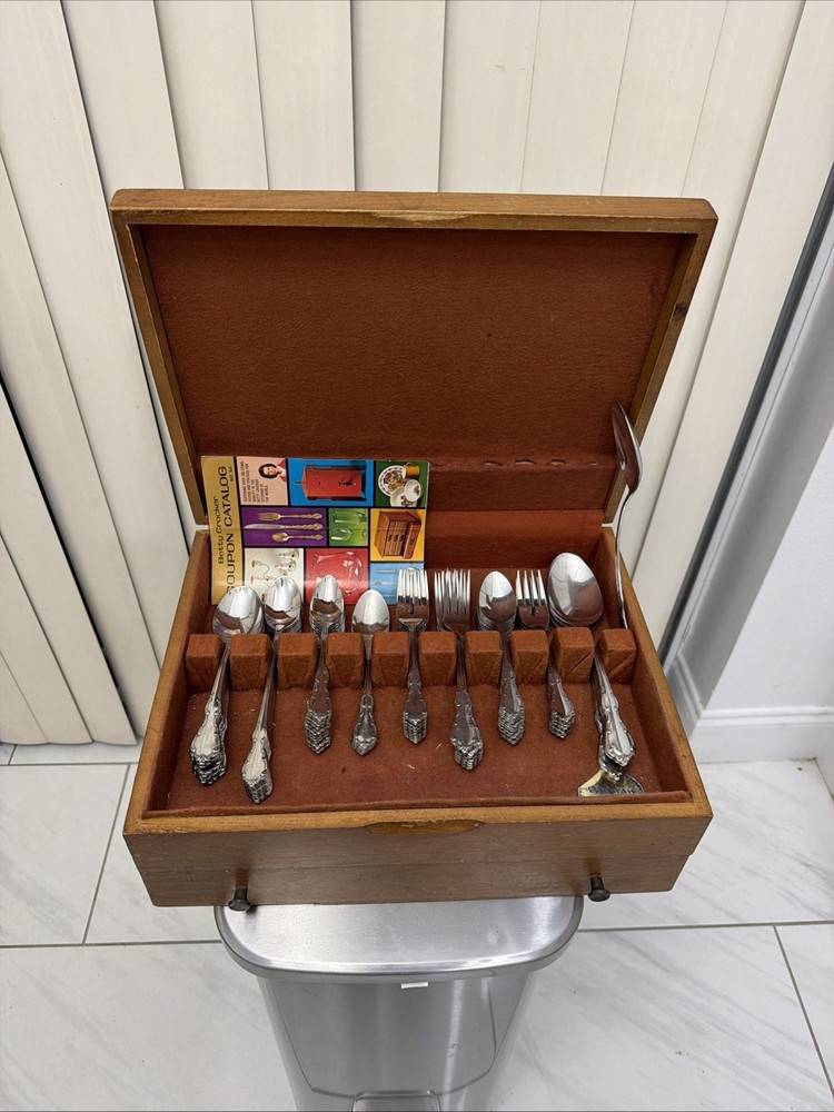 McGraw Tarnish Proof Silver Plated Flatware Set with Chest, Knife, Fork, Spoon