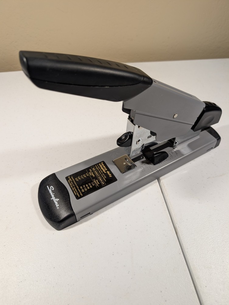 Swingline Heavy Duty Stapler, 160 Sheet Capacity. (39005)