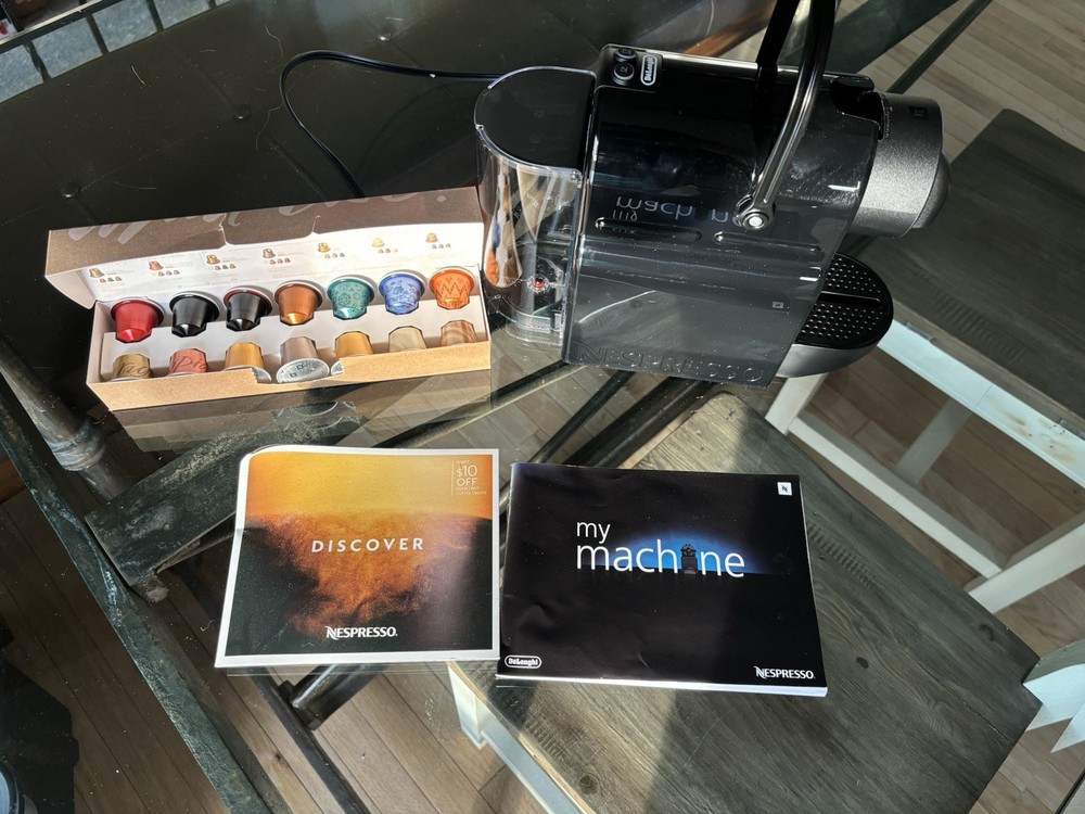 De'Longhi Nespresso Machine With Capsules