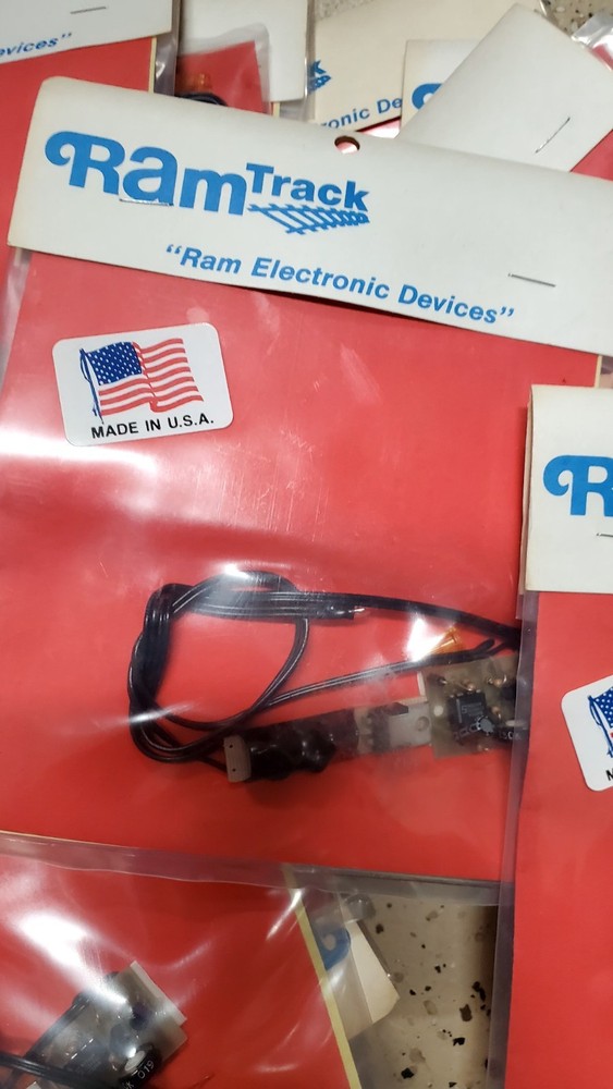 Ram Track Single Adjustment Rate Strobe Light 9 Volt