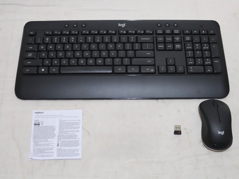 Logitech MK540 Advanced Wireless Keyboard and Mouse with Unifying USB-Reciever
