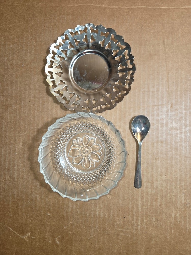 Bowl Sauce Silver Plated with Spoon World Showcase Gift Collection